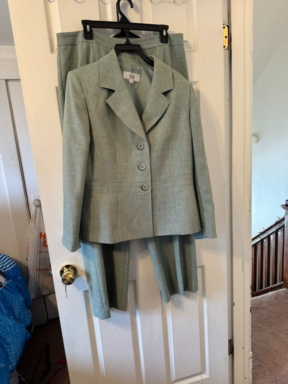 Le Suit Mint Green Women's Pantsuit.  Size 14 Petite